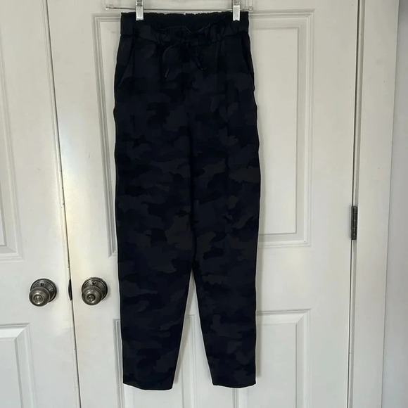 Lululemon Keep Moving Pant size 4 High-Rise Incognito Camo Athletic - Picture 3 of 7